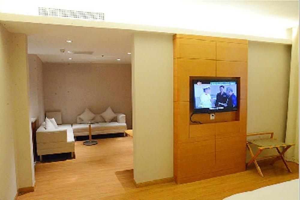 Ji Hotel Changsha Helong Stadium Екстер'єр фото